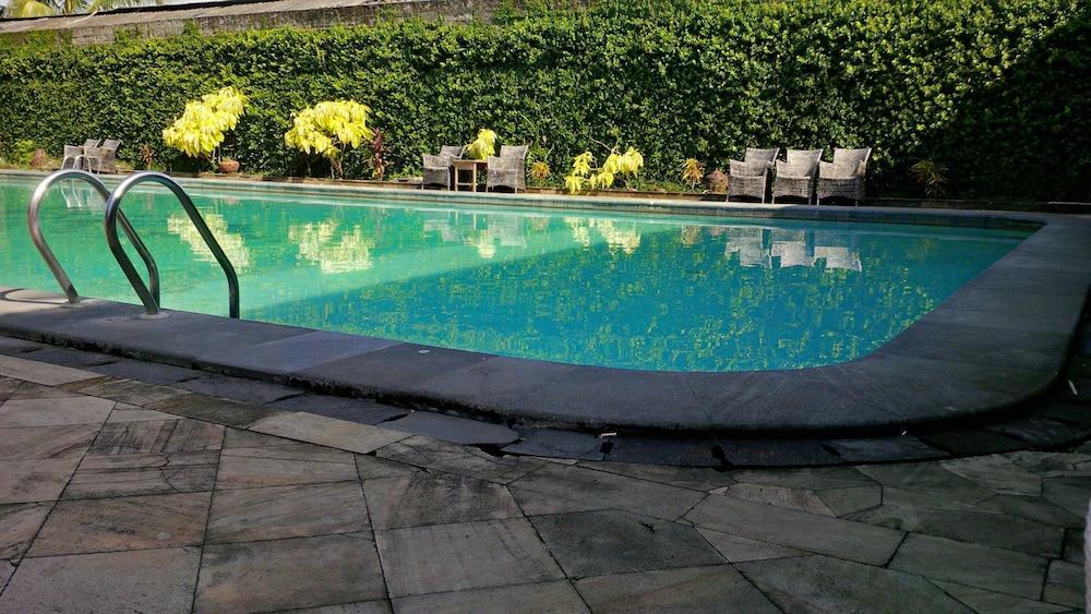Hotel Mutiara Cilacap Esterno foto