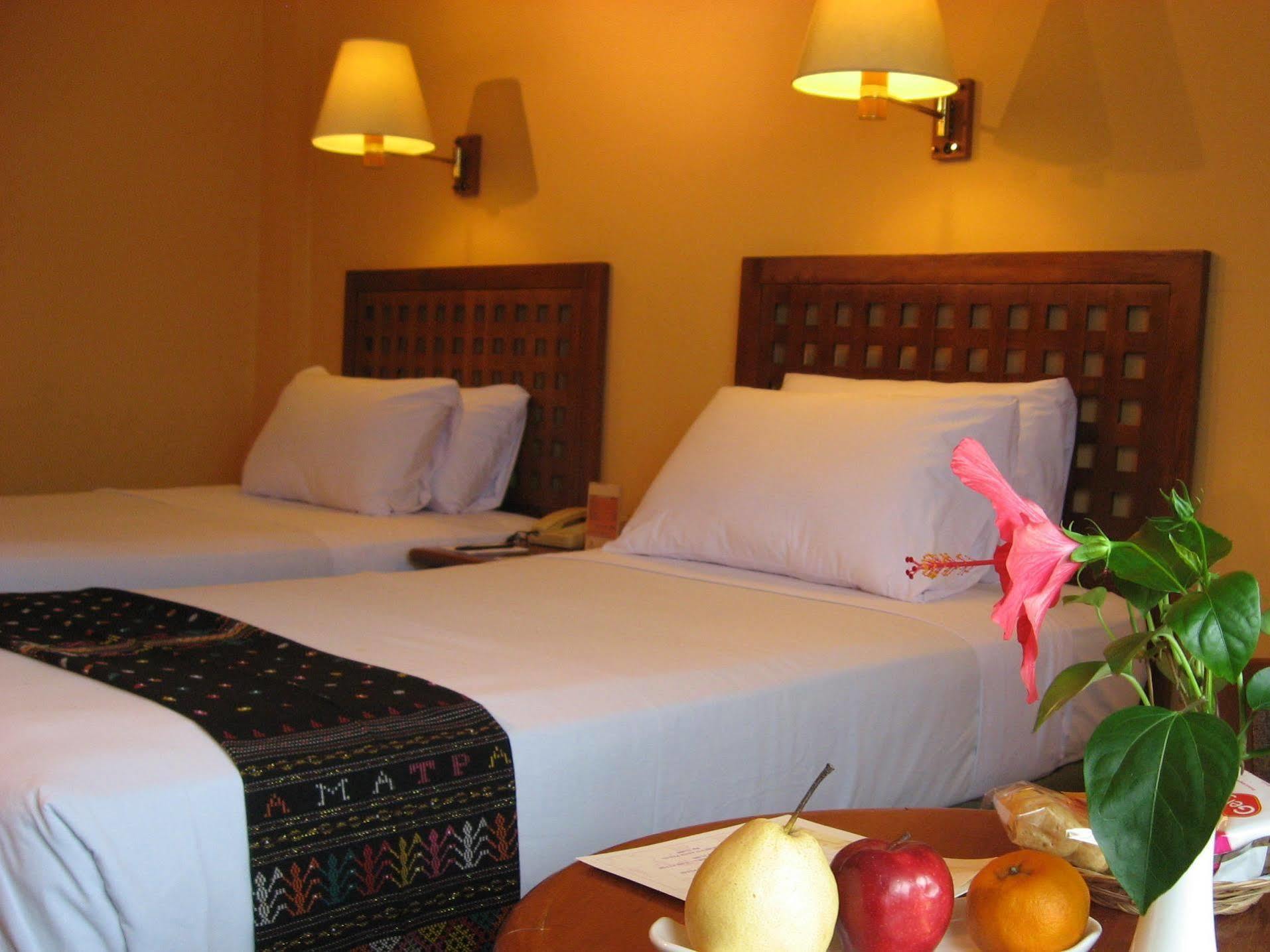 Hotel Mutiara Cilacap Esterno foto